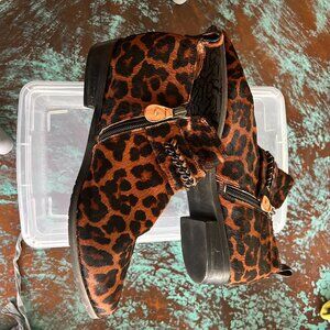 Gentle Souls (by Kenneth Cole) Emma Calfskin Cheetah Bootie Size 9M